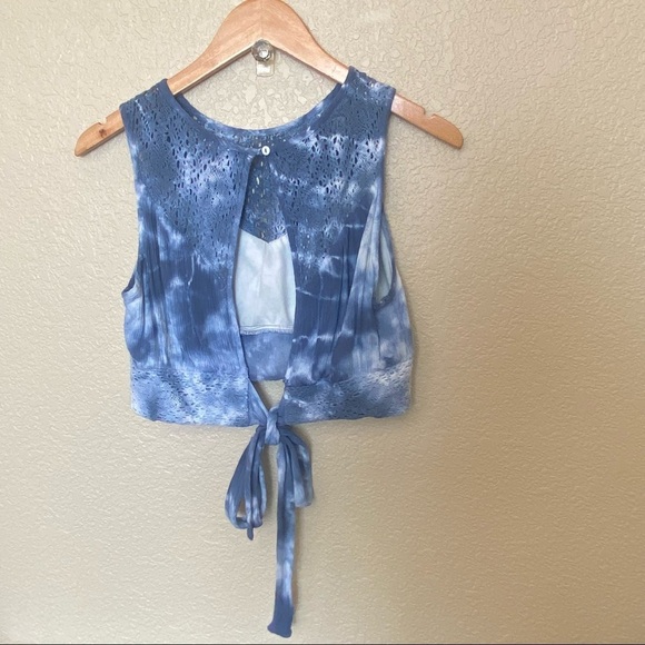 Illa Illa tie dye super crop top crochet lace tie back blue and white large - Picture 2 of 4